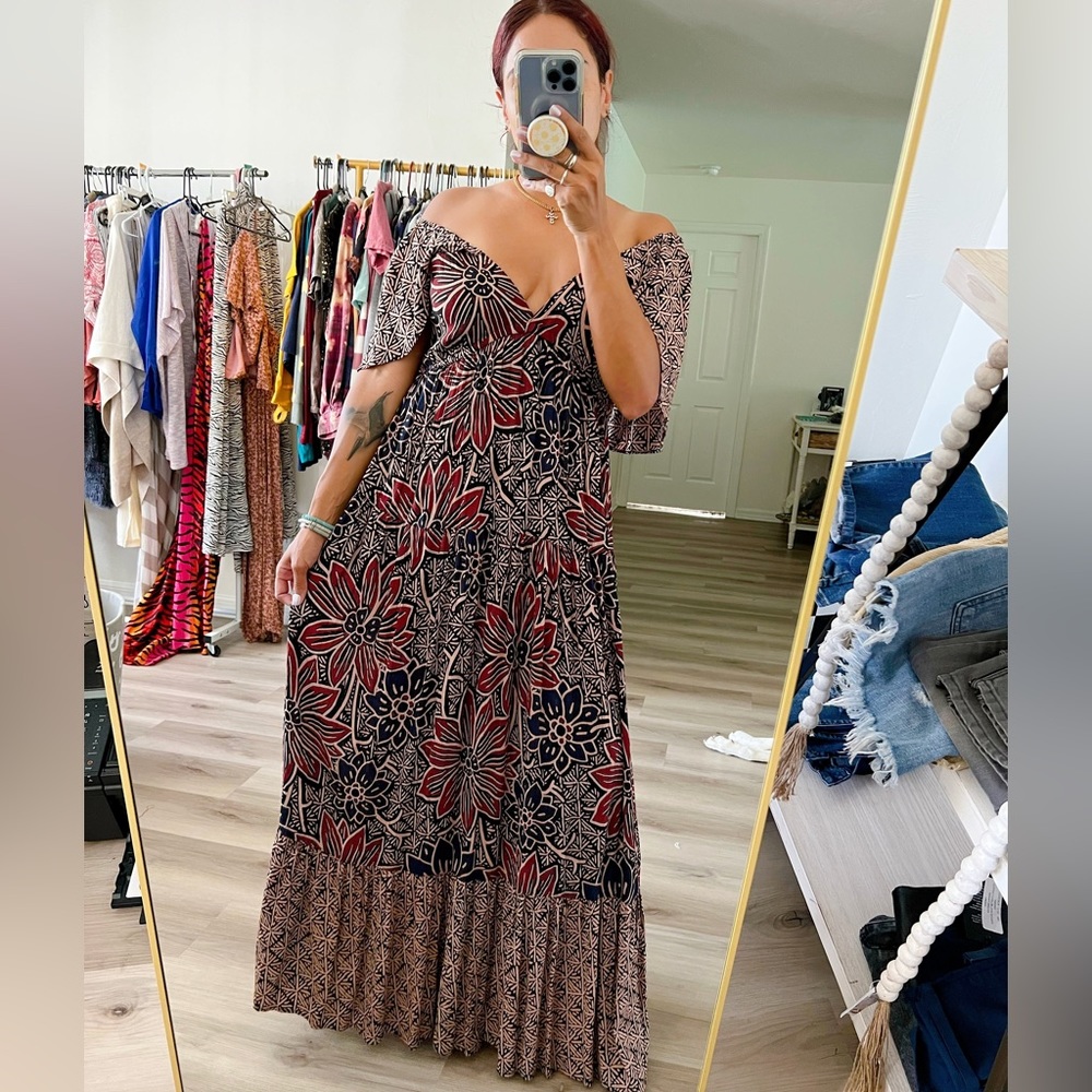 BOUTIQUE SPANISH STYLE DRESS - Picture 6 of 7